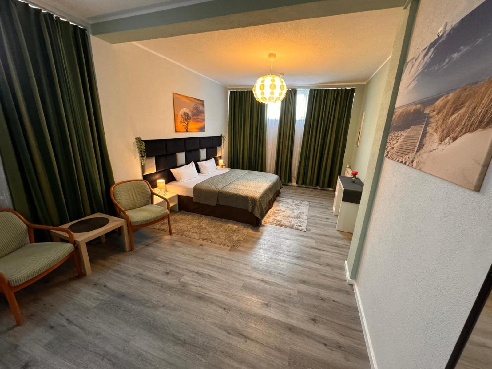 F-F Haus Monteuren Unterkunft Neuhausen auf den Fildern Esterno foto