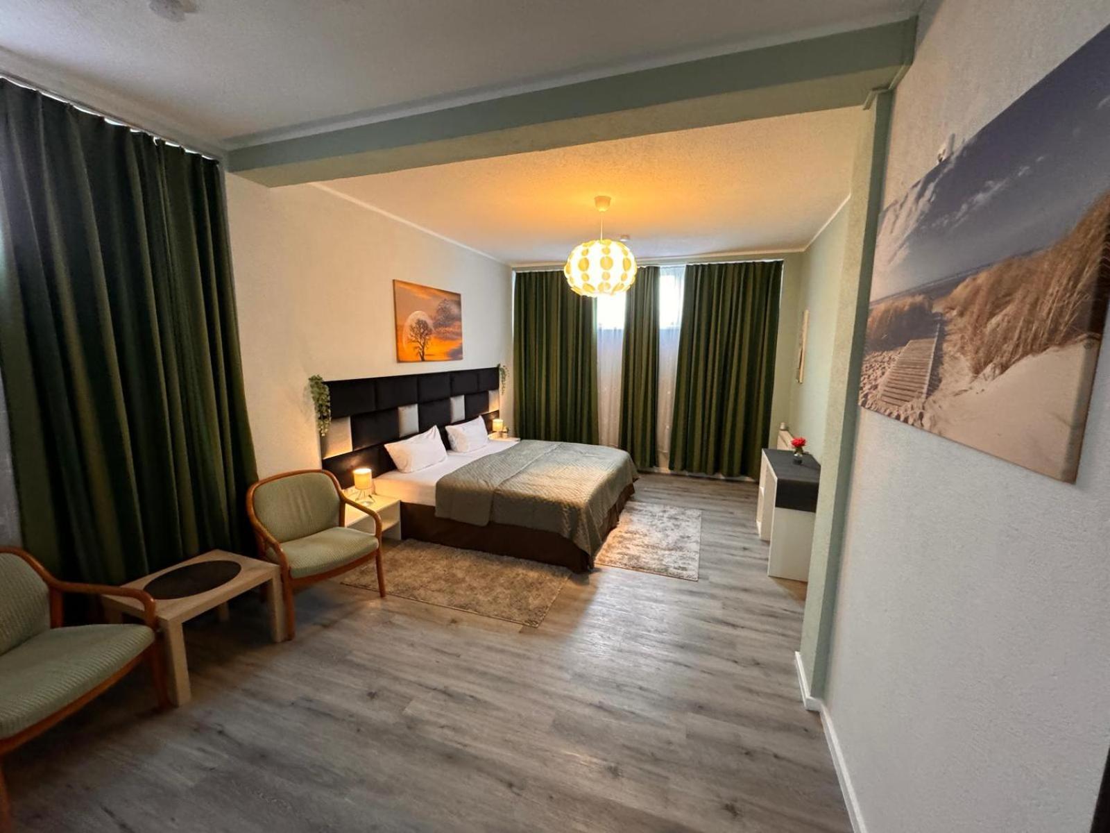 F-F Haus Monteuren Unterkunft Neuhausen auf den Fildern Esterno foto