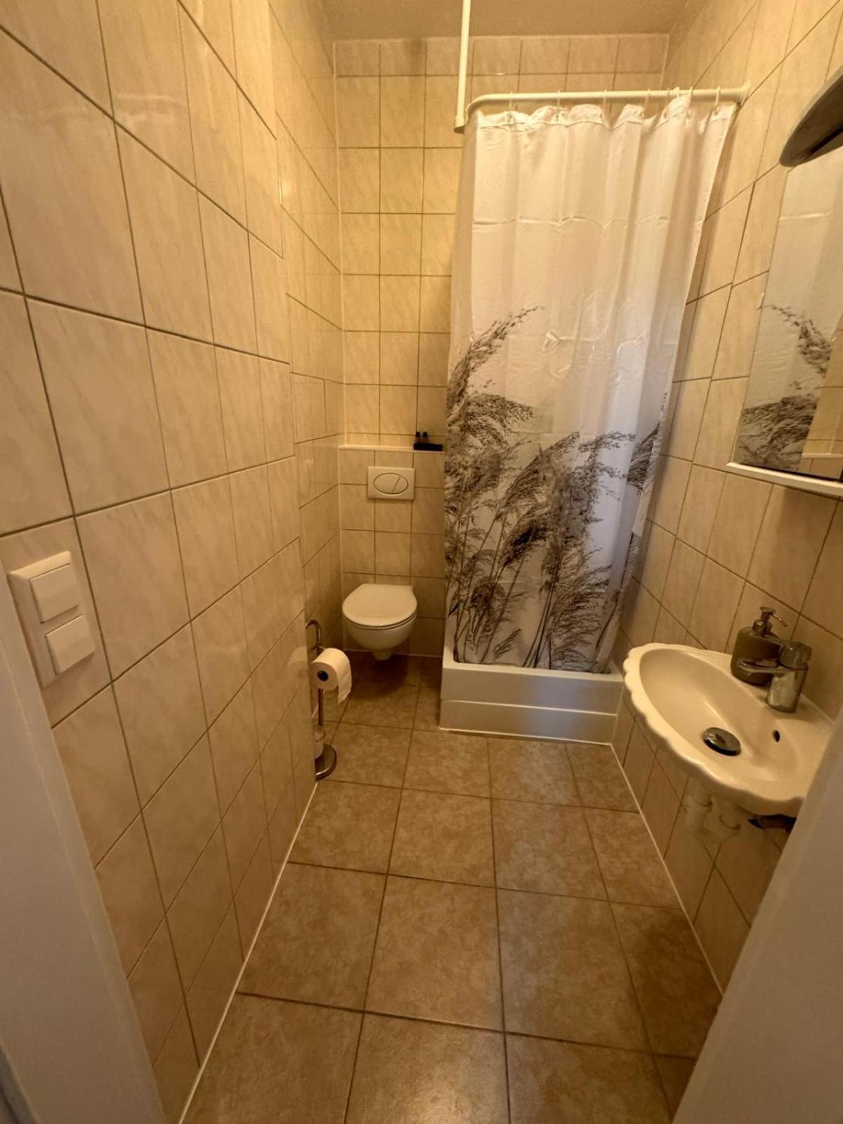 F-F Haus Monteuren Unterkunft Neuhausen auf den Fildern Esterno foto