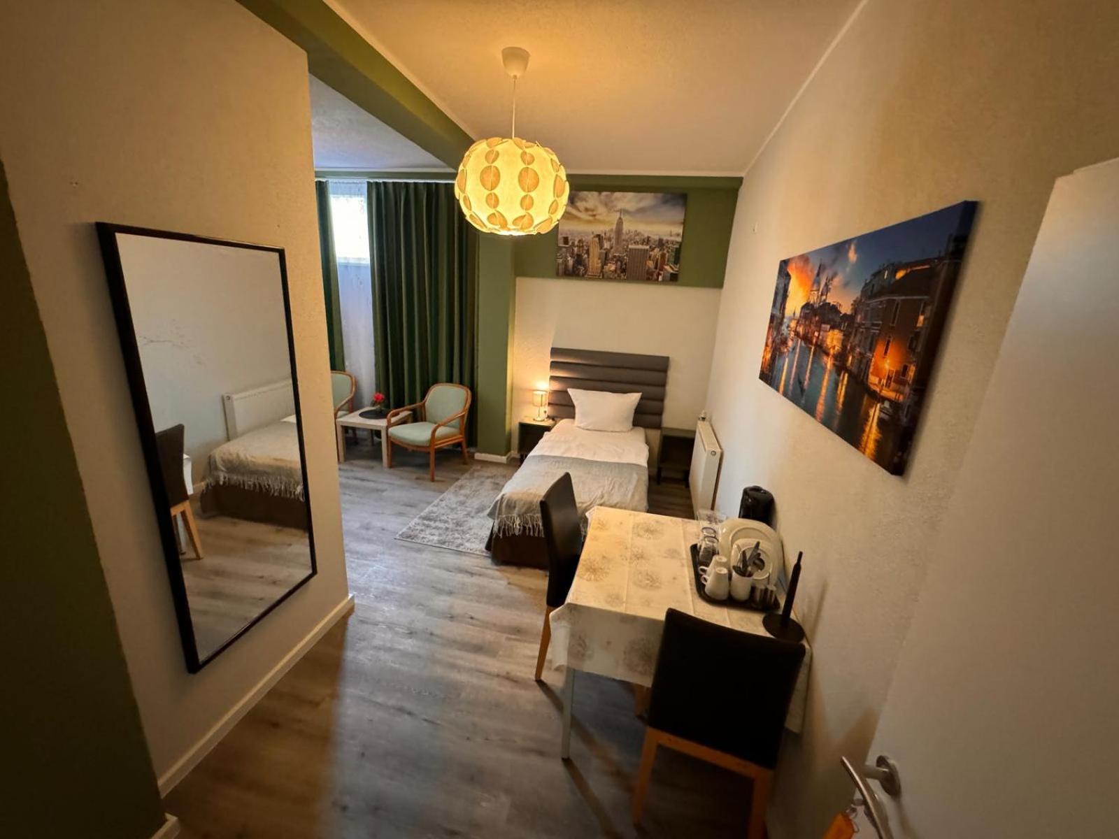 F-F Haus Monteuren Unterkunft Neuhausen auf den Fildern Esterno foto