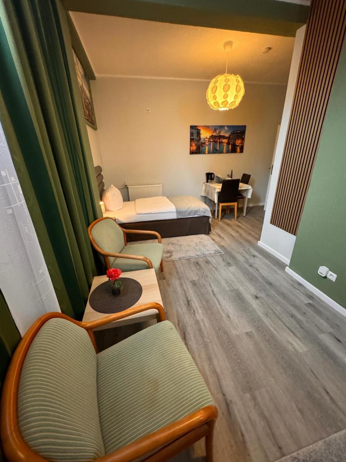 F-F Haus Monteuren Unterkunft Neuhausen auf den Fildern Esterno foto
