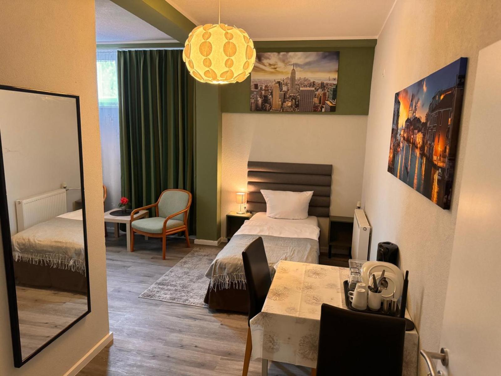 F-F Haus Monteuren Unterkunft Neuhausen auf den Fildern Esterno foto