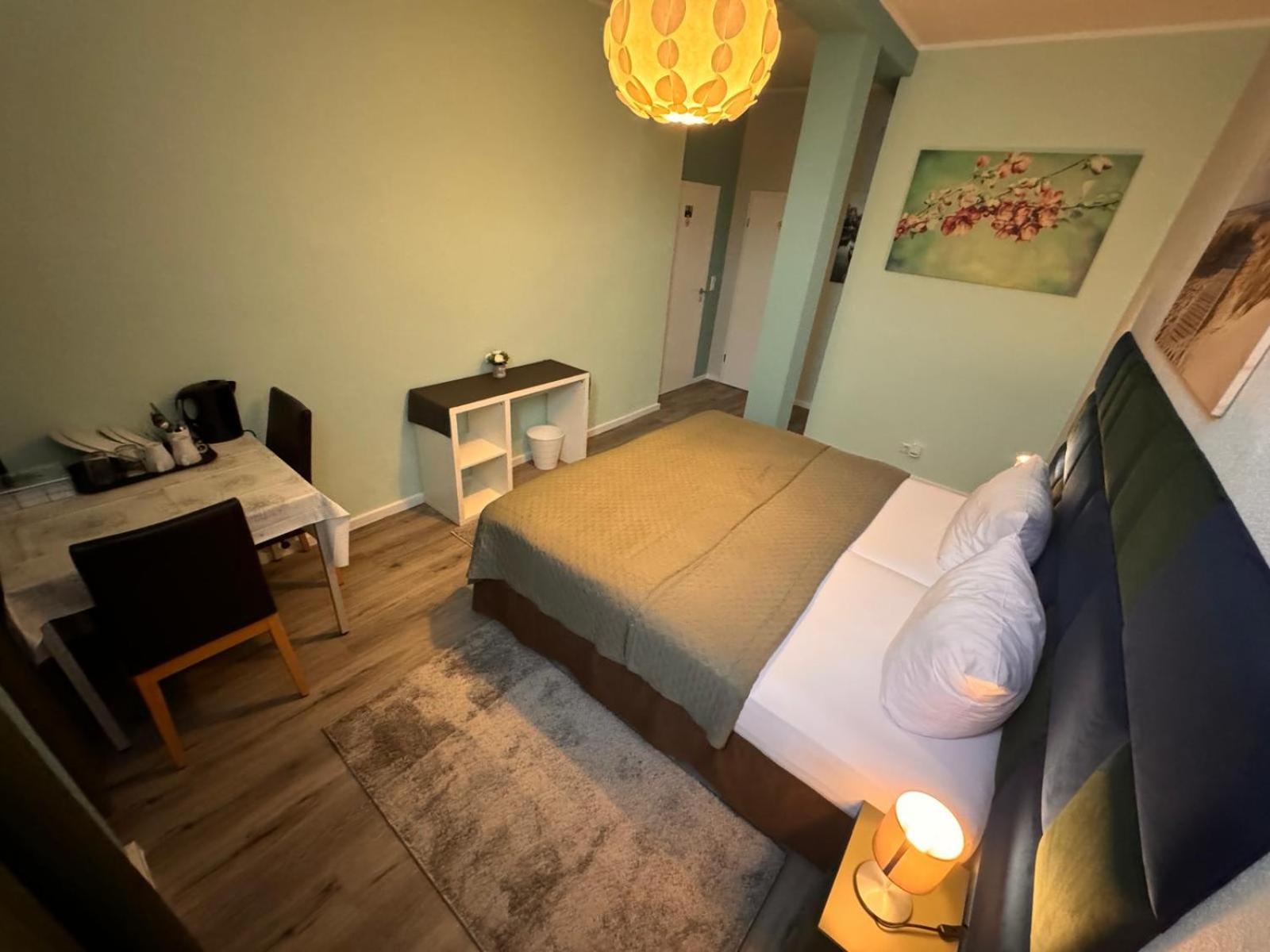 F-F Haus Monteuren Unterkunft Neuhausen auf den Fildern Esterno foto