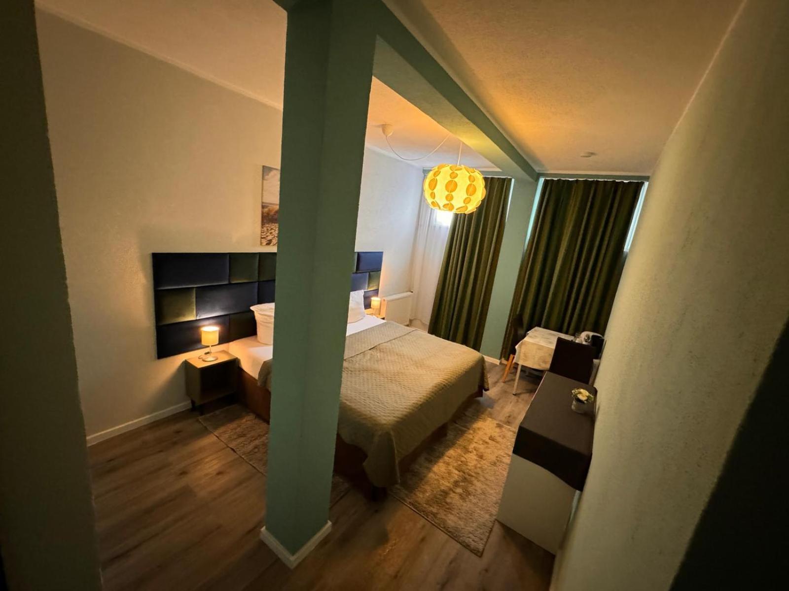 F-F Haus Monteuren Unterkunft Neuhausen auf den Fildern Esterno foto